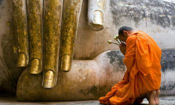 Ý nghĩa tên Đức Phật Thích Ca Mâu Ni và thế nào là cách cúng dường Phật chân chính